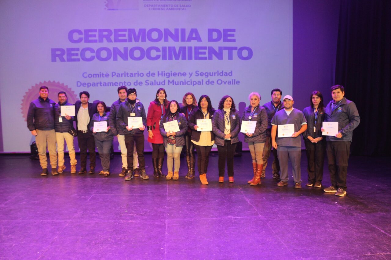 Reconocen a 23 funcionarios del Departamento de Salud de Ovalle por su compromiso con la seguridad laboral