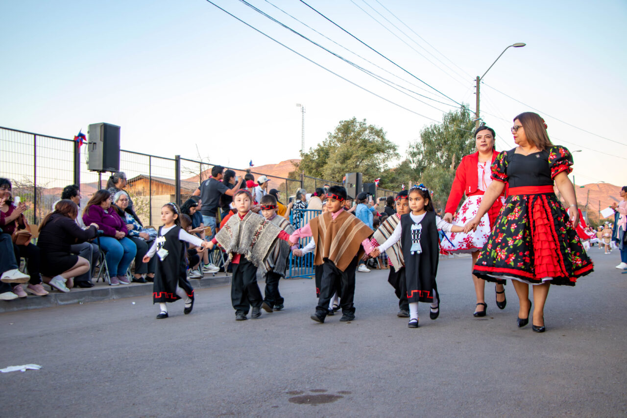 Nueva Aurora celebró con acto y desfile el inicio de las Fiestas Patrias
