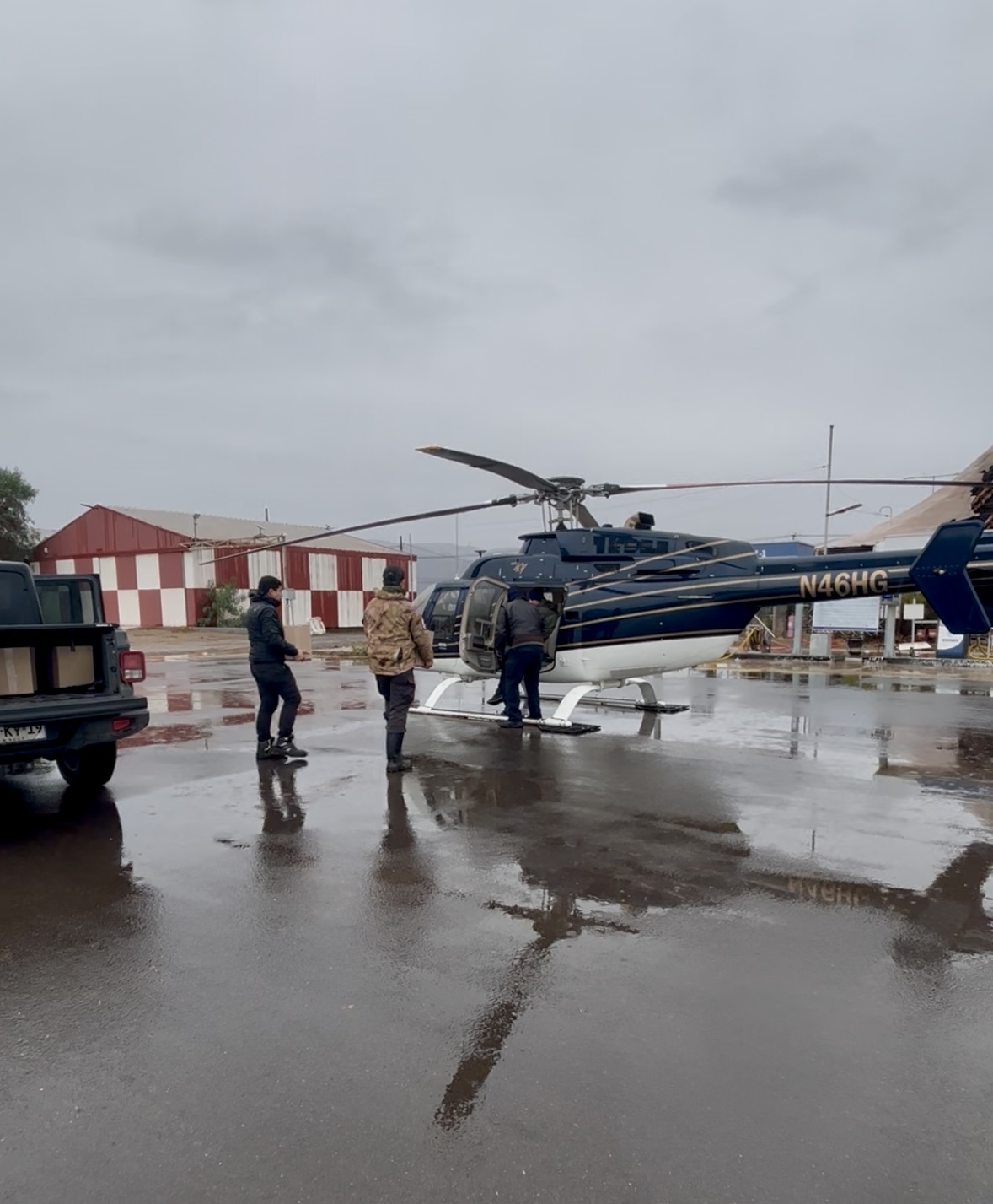 Municipio de Ovalle coordina operativo aéreo para llevar ayuda a familias afectadas en Caleta Sierra