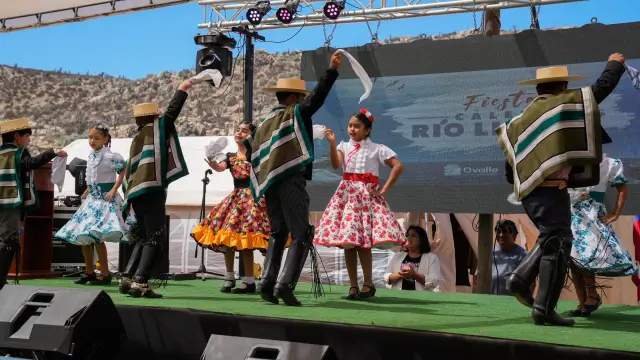 Ovalle cierra el verano con masiva fiesta en Caleta Río Limarí, que se consolida como polo turístico