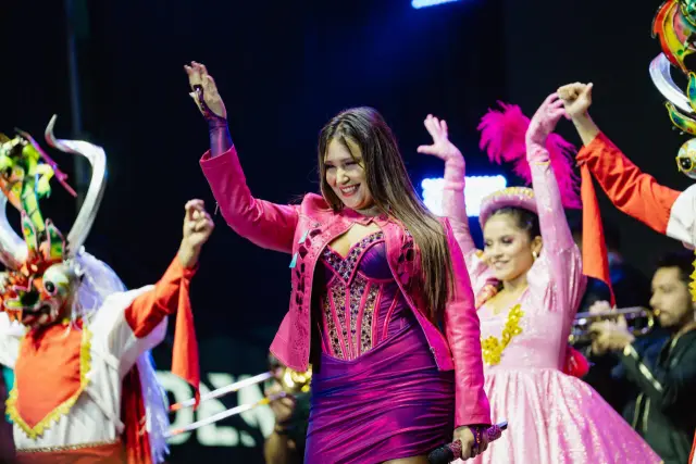 Santaferia, Paula Rivas, Hechizo y Young Cister hicieron cantar y bailar al público en la Fiesta de la Vendimia de Ovalle