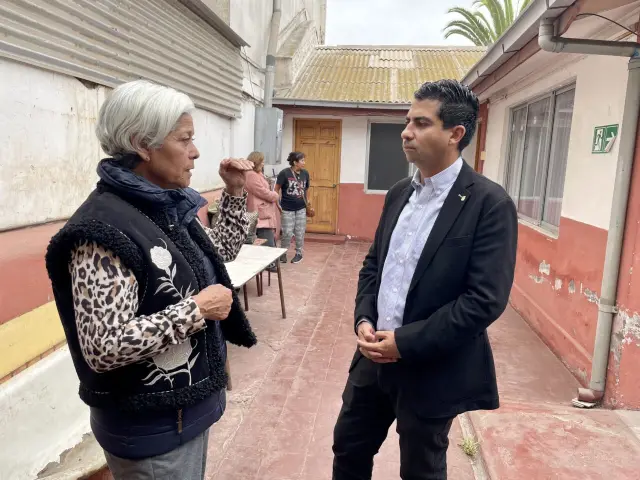 Estudiantes ovallinos afectados por incendio podrán continuar con su proceso académico sin problemas en La Serena