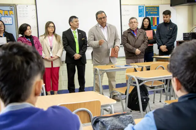 Escuela Antonio Tirado Lanas da paso a la enseñanza media
