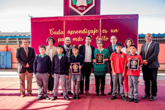 Reconocen a escuelas públicas por su destacado puntaje en Prueba Simce