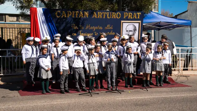Con un emotivo acto y desfile los estudiantes de Cerrillos de Tamaya rindieron un homenaje a los héroes del Combate Naval de Iquique
