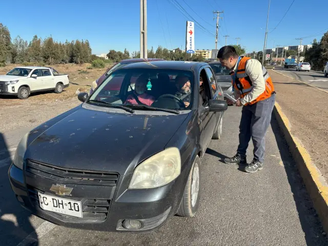 Entregan material informativo para prevenir accidentes de tránsito en Ovalle