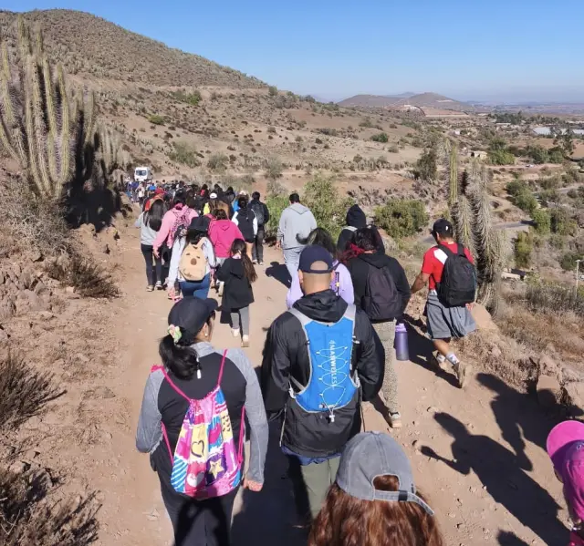 Municipio de Ovalle invita a una nueva jornada de trekking familiar hacia el Cerro La Cruz