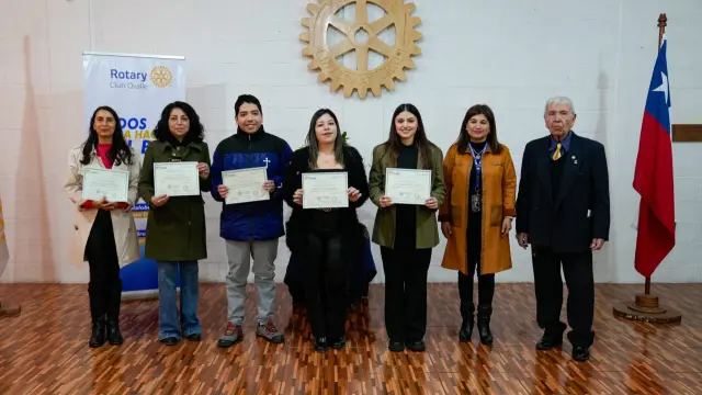 68 personas se certificaron en talleres de inglés del Rotary Club y la Municipalidad de Ovalle