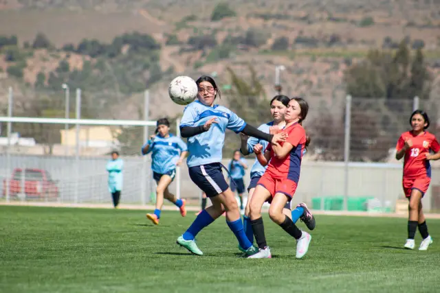 Liceo Alejandro Álvarez y Colegio San Viator representarán a Ovalle en fase provincial de Fútbol Escolar JDE