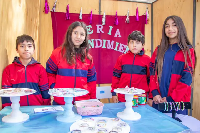 Estudiantes dan muestra de sus emprendimientos y asesorías a empresas