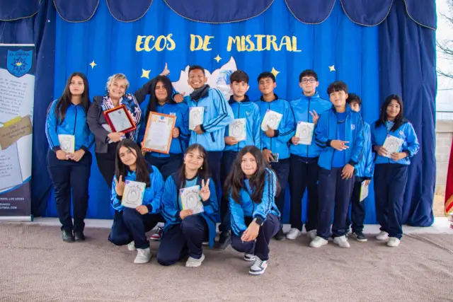 Escuela El Crisol celebra el lanzamiento de libro en homenaje de los 80 años del natalicio de Gabriela Mistral