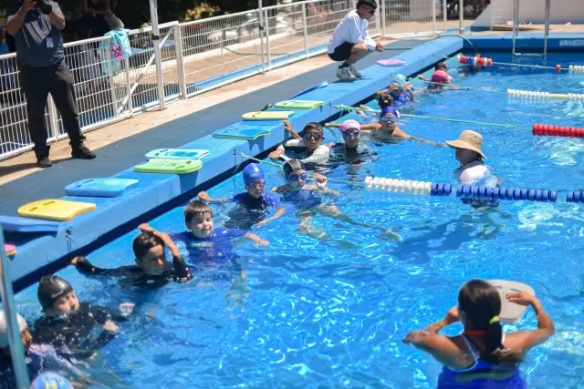 Se inauguraron oficialmente los cursos de natación gratuitos en Ovalle